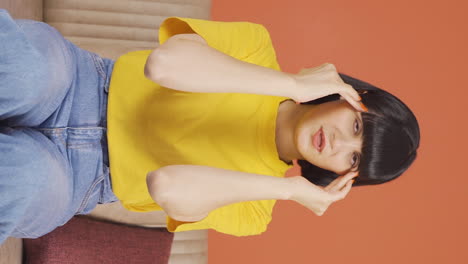 Vertical-video-of-Young-woman-with-headache.